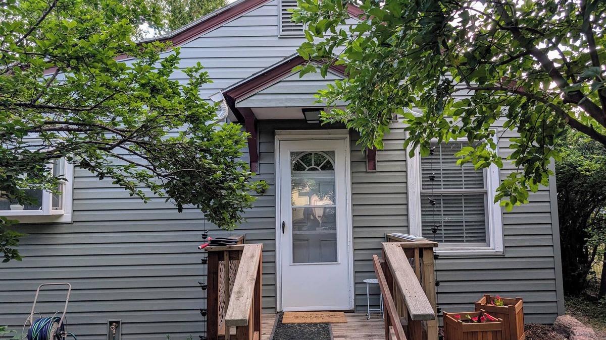Laramie House | Cozy 2-bedroom house in Laramie with park-like yard and close to everything!