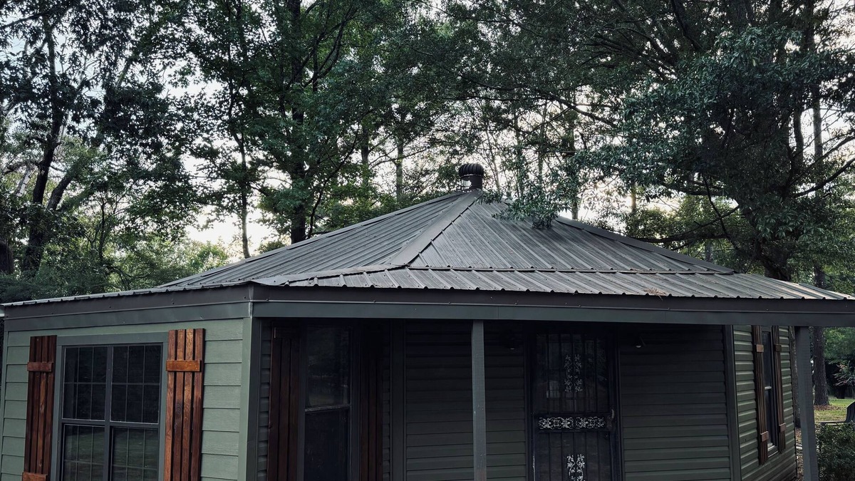 Pope House | Cozy 2-bedroom house on Enid Lake, just steps from Wallace Creek Campgrounds