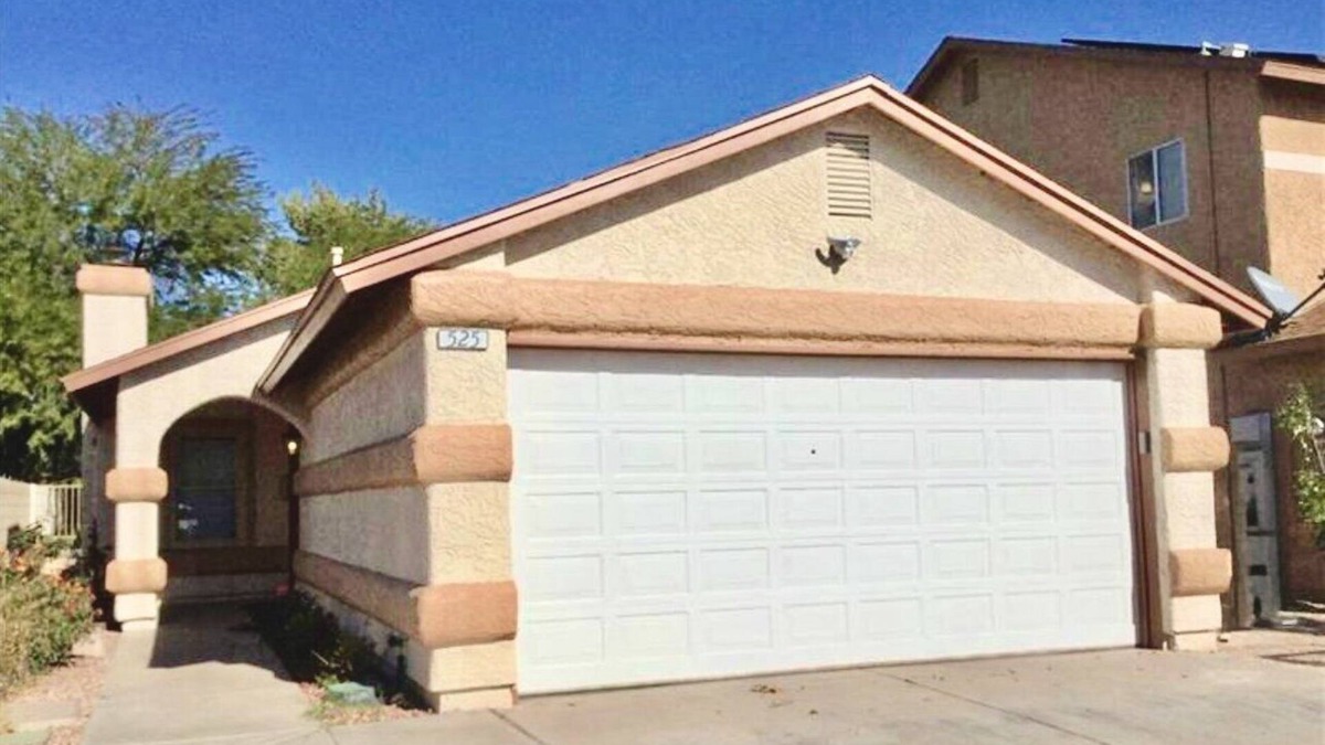 Pittmann House | Cozy 2-bedroom house in Henderson with WiFi, AC, Solar