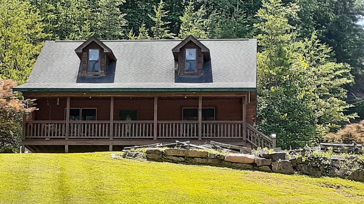 Andrews Cabin | Cozy 2 bedroom Log Cabin