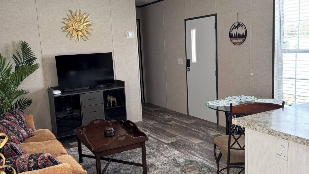 Nokomis House | Cozy 2-bedroom mobile home in marvelous Nokomis with WiFi, AC