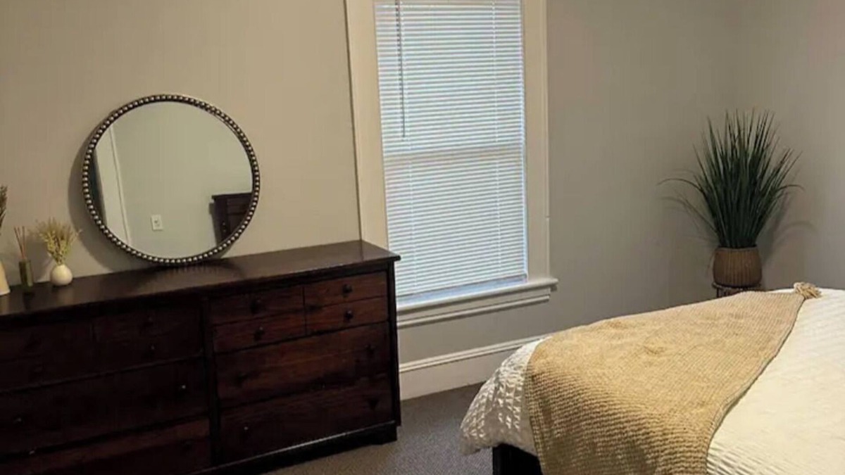 Bridgeport Apartment | Cozy 2 bedroom near Bridgeport Hospital