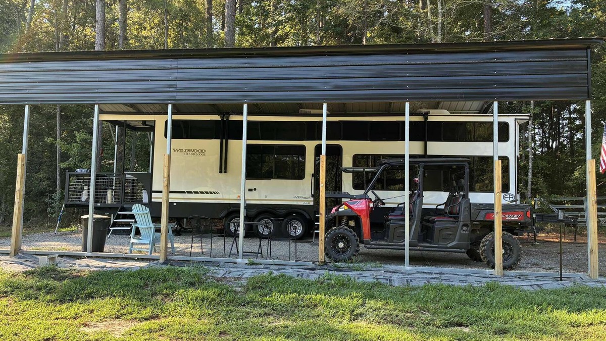 Farmerville House | Cozy 2-bedroom RV in charming Farmerville 2 miles to boat ramp on DArbonne Lake