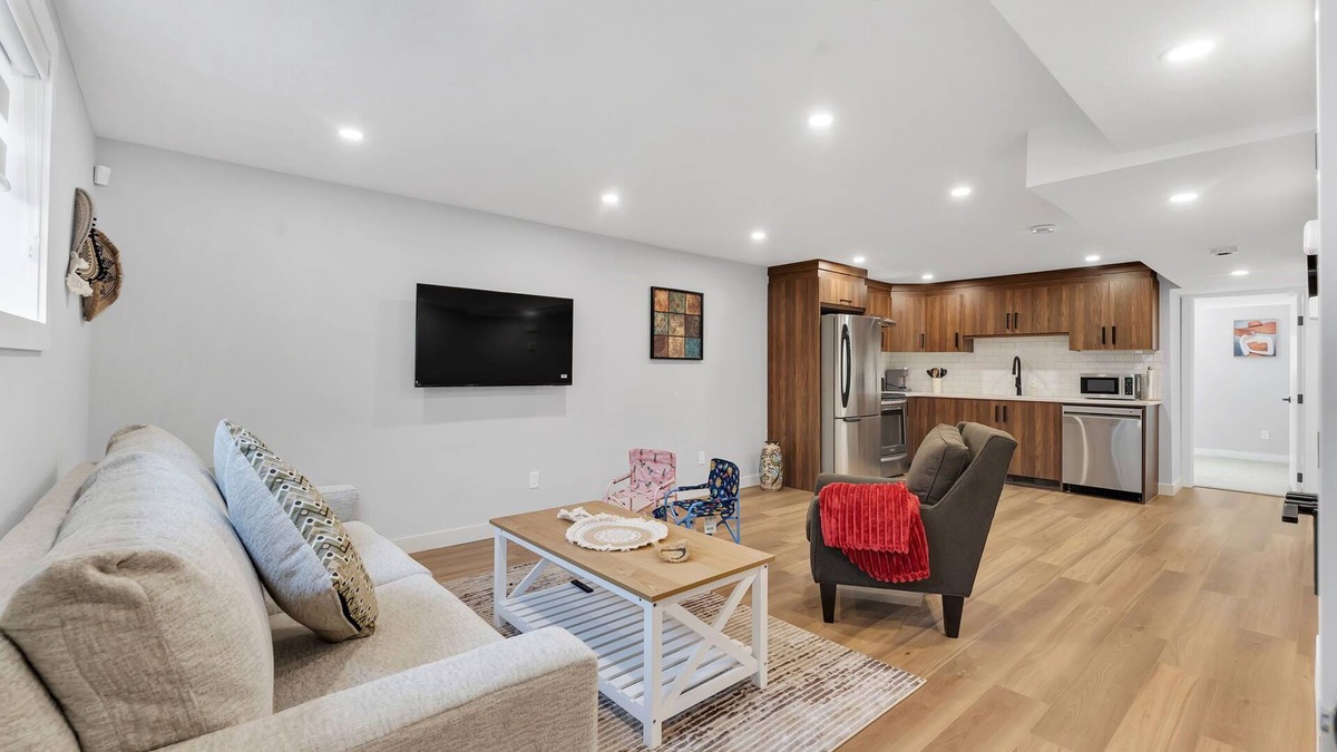 Haysboro House | Cozy 2 Bedroom Secondary suite (basement)