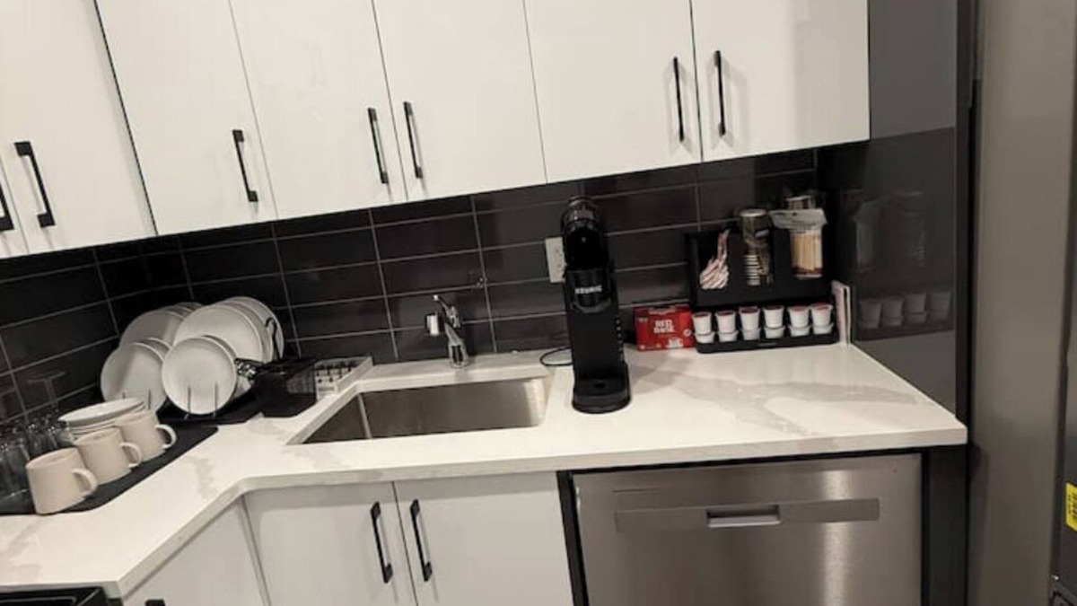 Sage Hill House | Cozy 2-Bedroom Short-Term stay in Calgary, AB. Canada.