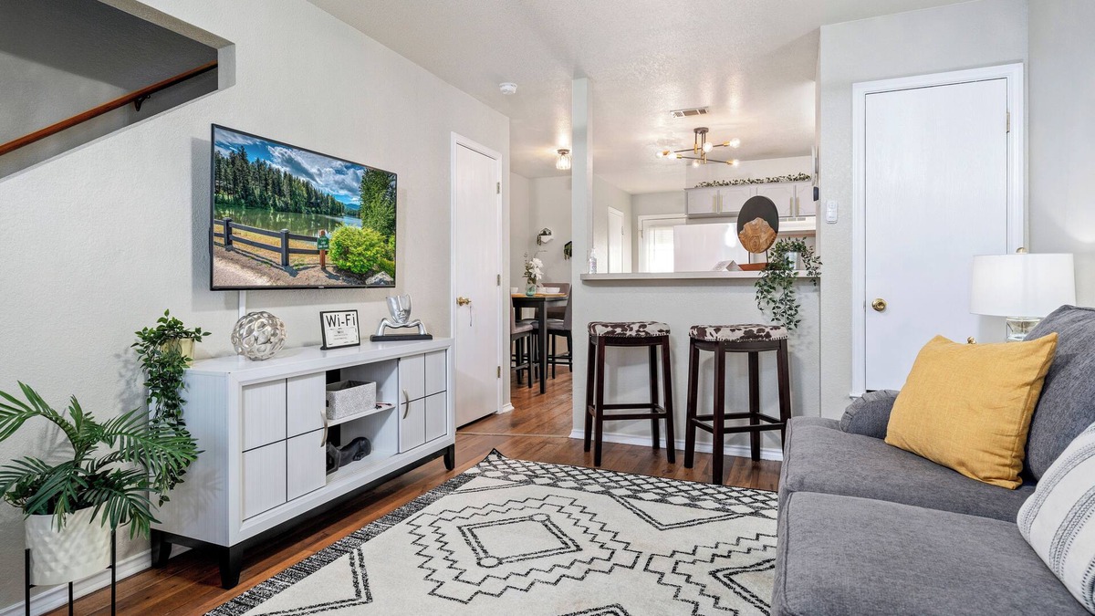 Killeen House | Cozy 2-bedroom Townhome in Lovely Killeen with AC, WiFi, Parking
