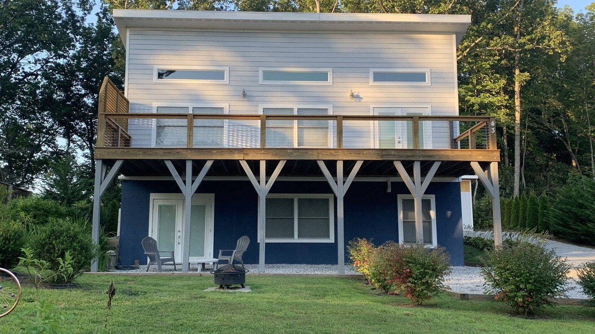 Old Fort House | Cozy 2-bedroom vacation home just 8 minutes to Catawba River