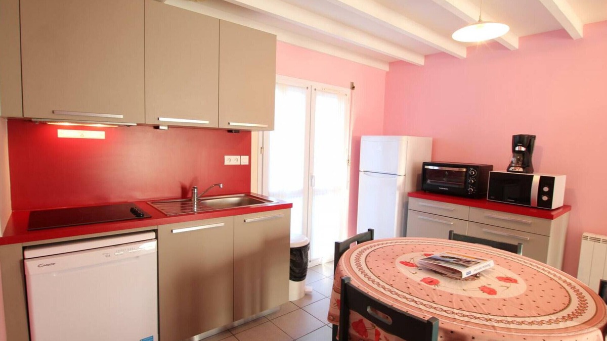 Siouville-Hague Cottage | Cozy 2-BR House Near Beach, Surf Spot & Amenities - Sleeps 5