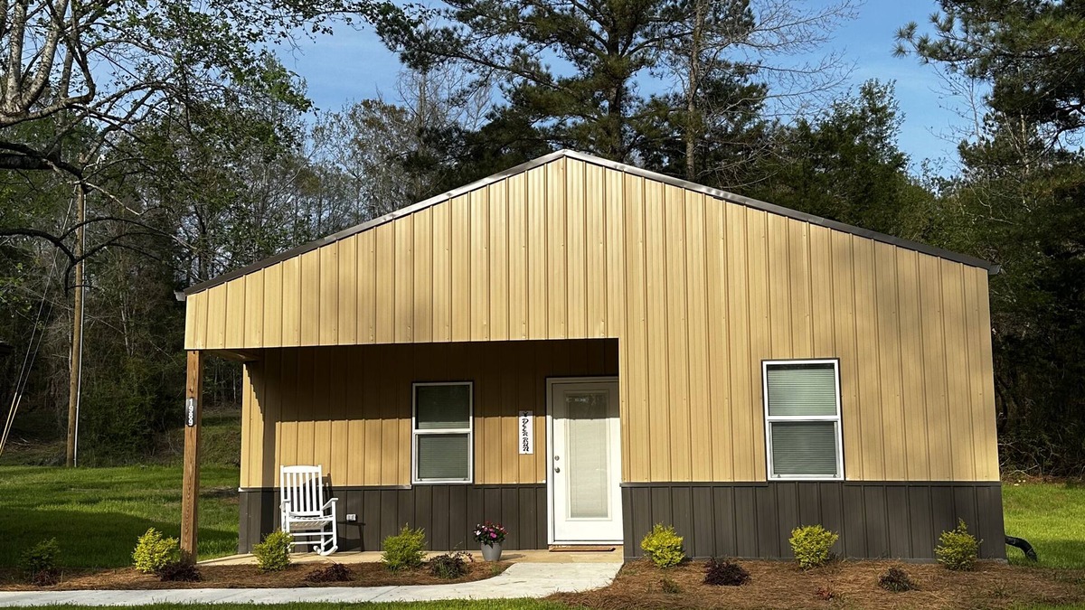Meridian House | Cozy 2-BR house in a quiet country setting within minutes of Meridian w/WiFi