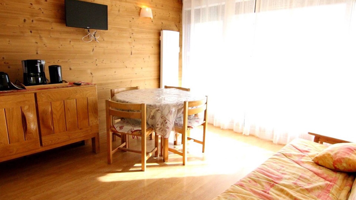 Jeux Apartment | Cozy 2-Room Apartment for 6 with Ski Access, South-Facing Balcony - L'Alpe d'Huez