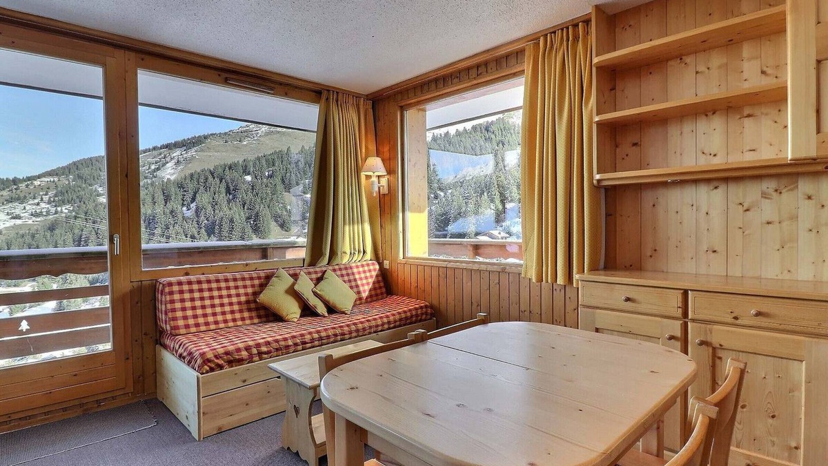 Meribel-Mottaret Apartment | Cozy 2-Room Apartment with Balcony, Wi-Fi and Pets Allowed