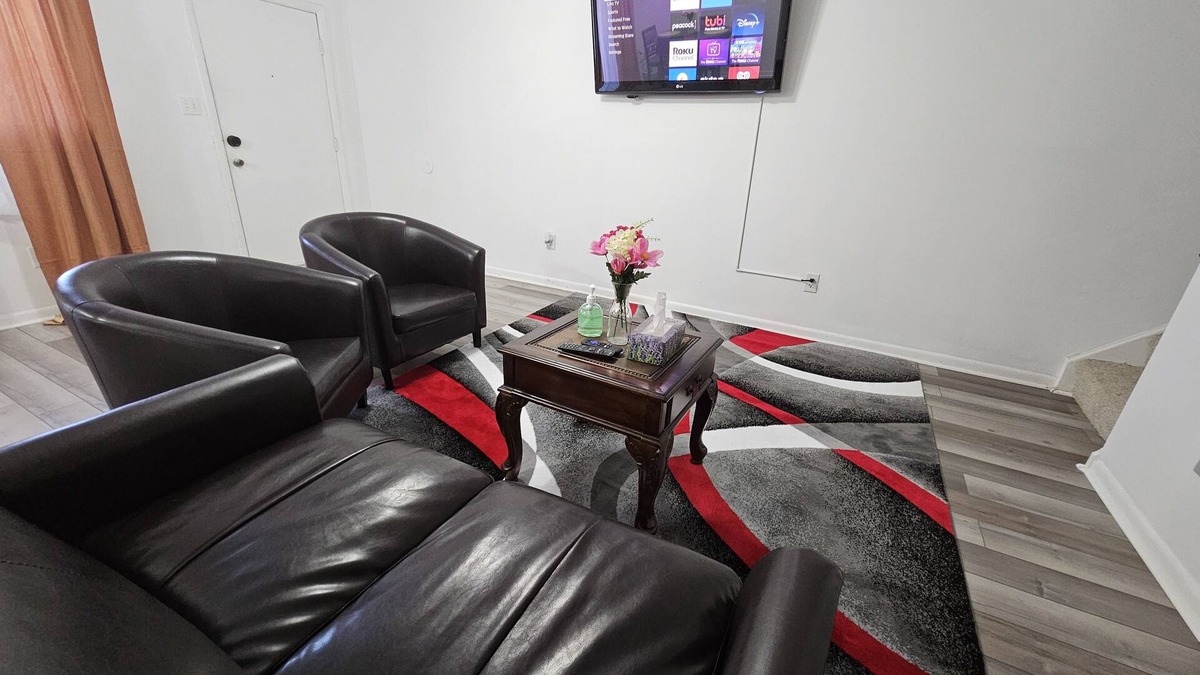 North Newport News House | Cozy 2 Story Model Townhouse