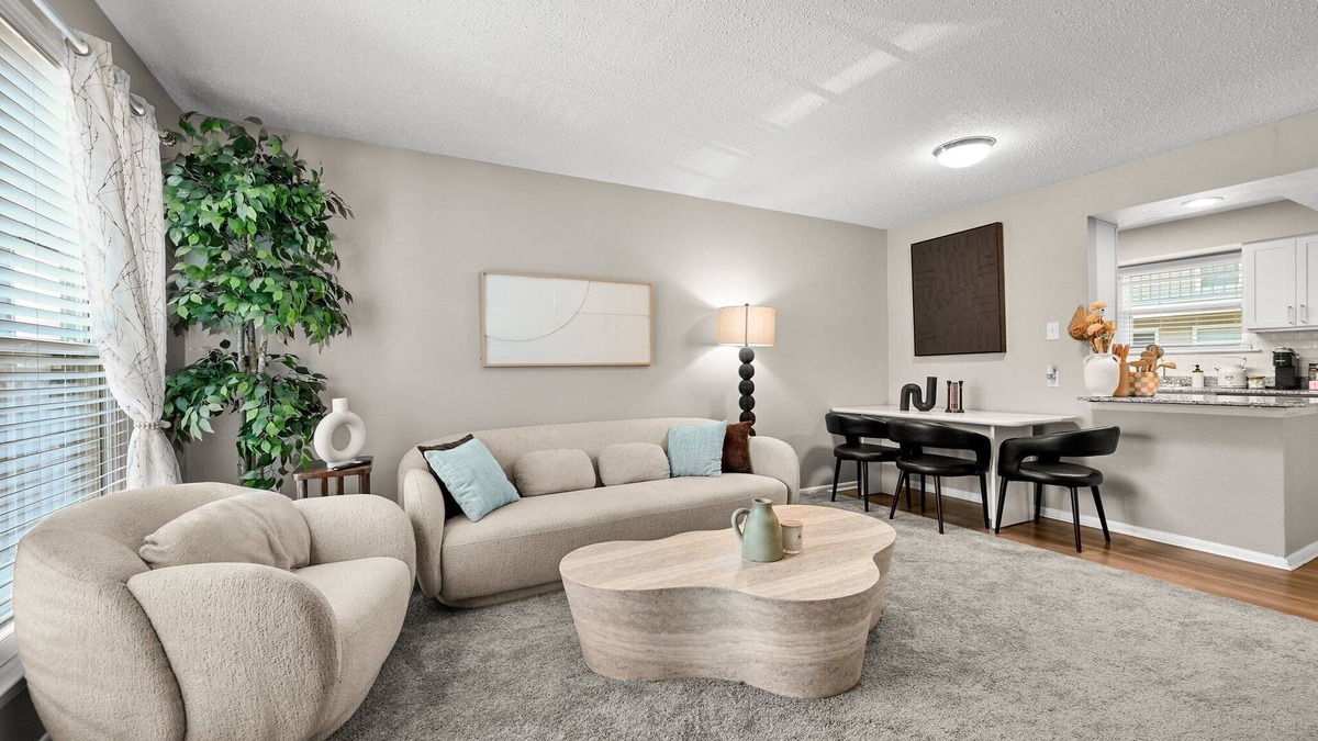 South Baton Rouge Apartment | Cozy 2B Getaway Pool Prime Location in Baton Rouge Medical District