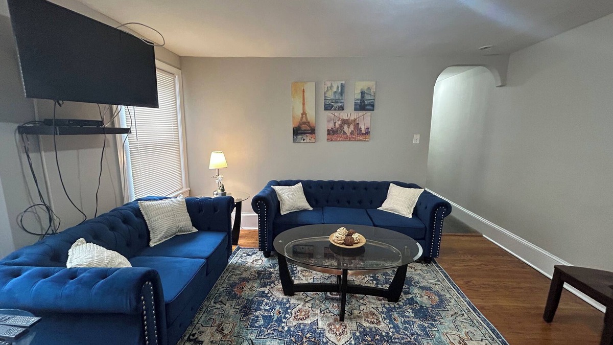 Center City West Apartment | Cozy 2BD/2BA near Rittenhouse sq