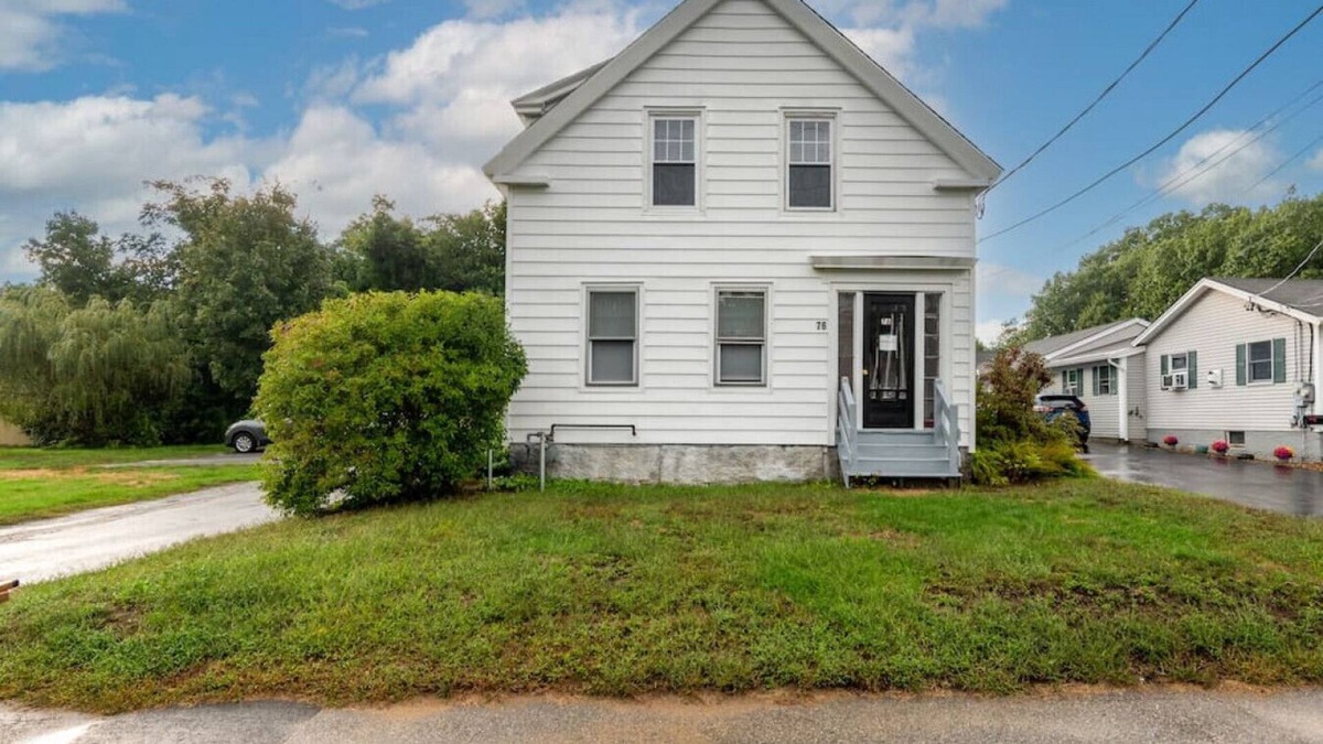 Southern Coast Apartment | Cozy 2BD | Sleeps 6 | Only 5 Miles To Beaches