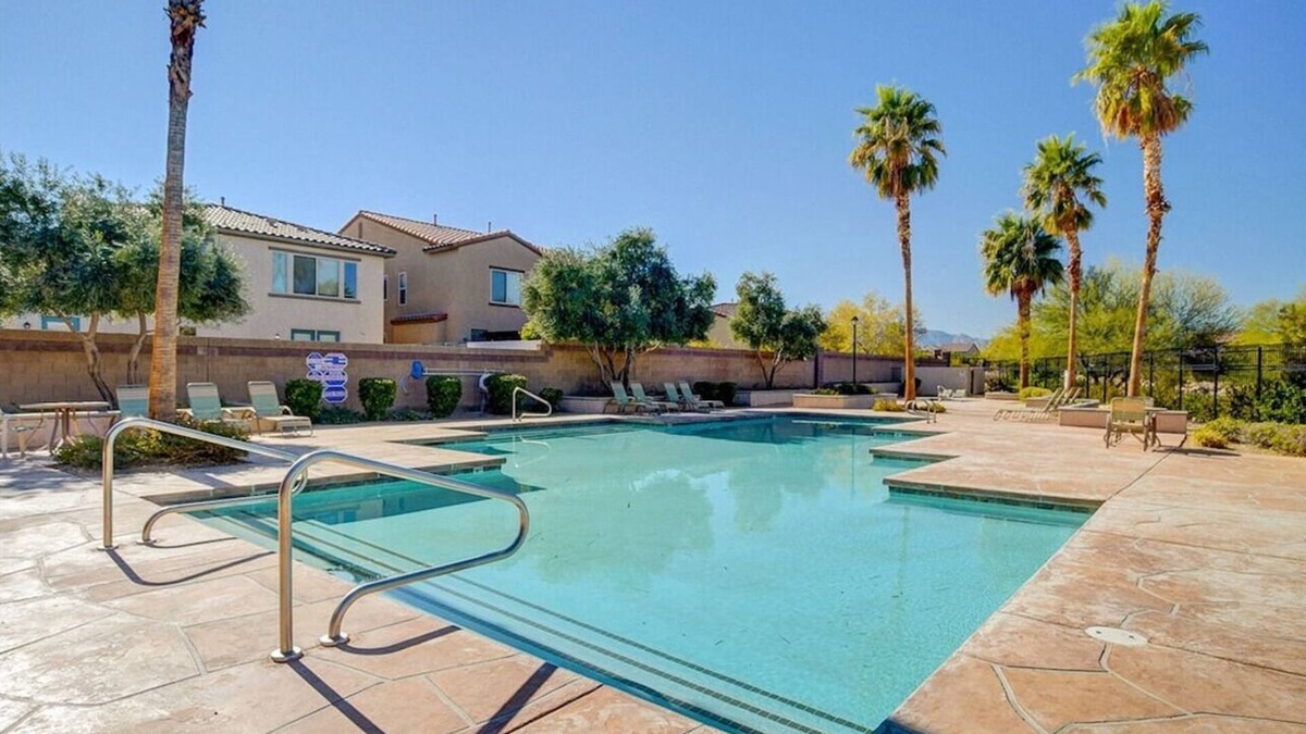 Enterprise Apartment | Cozy 2Bed 2Bath Pool Spa Gym Jogging Trails Sleeps 8