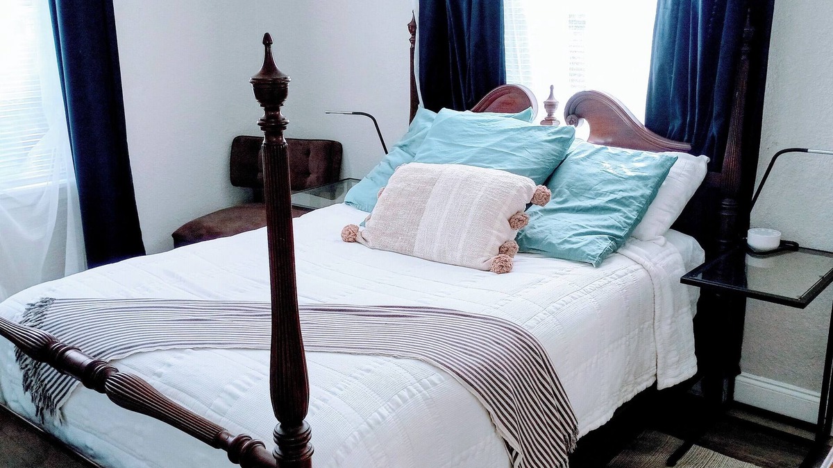 Brentwood House | Cozy 2BR/1BA near Beaches, Downtown, and Jacksonville Zoo (discounts available)