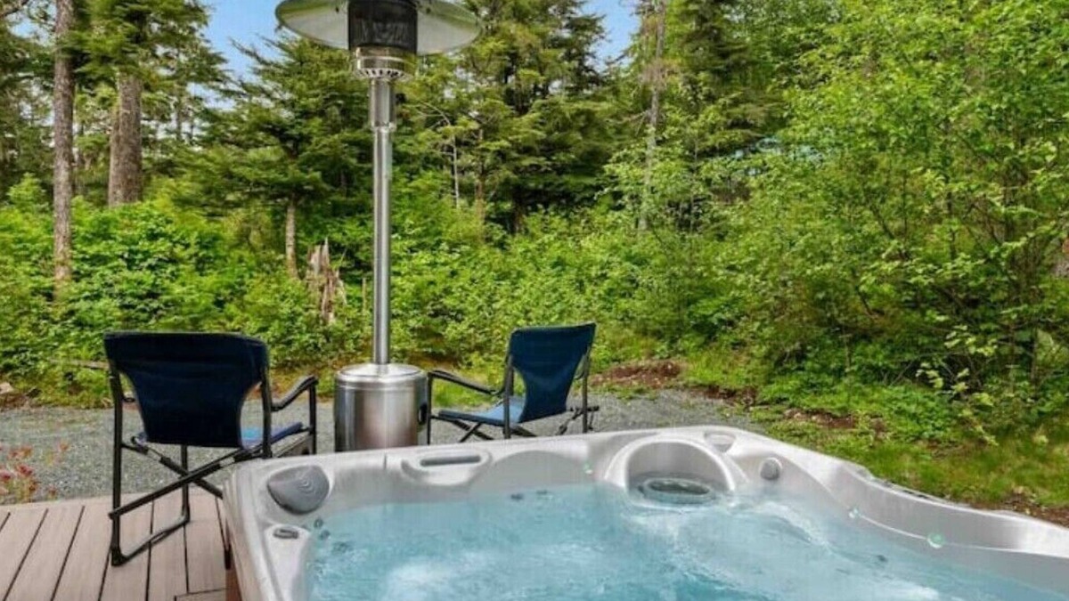 Juneau Apartment | Cozy 2BR Apt, Hot tub, King bed, secluded, and freshly remodeled!n