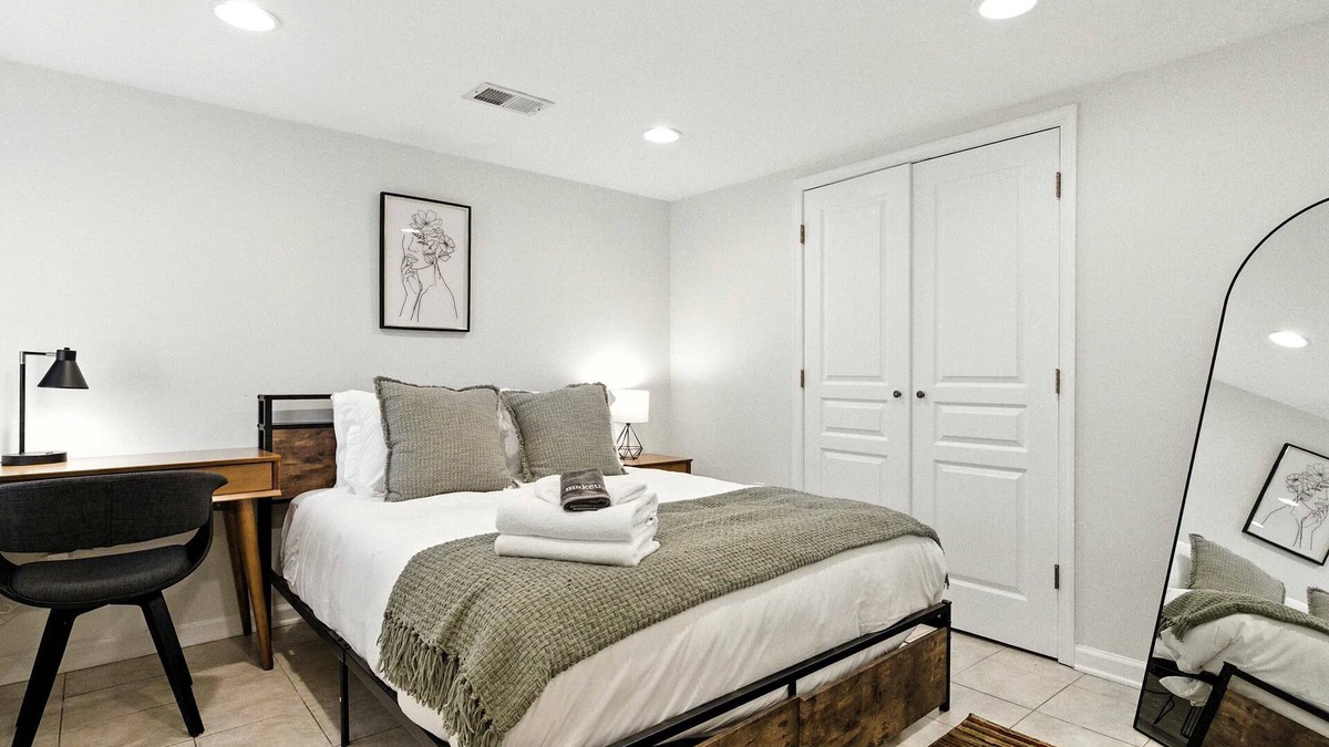 Near Northeast Apartment | Cozy 2BR Flat - Walk to METRO Union Market