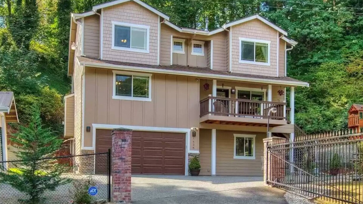 Auburn House | Cozy 2BR Forest Home w/King Bed