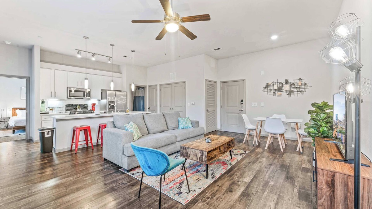 Windsor Park Apartment | Cozy 2BR suite close to Downtown w/fast WiFi