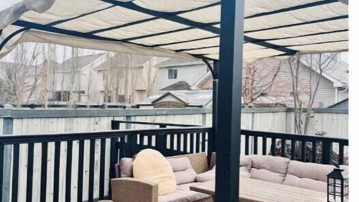Ellerslie House | Cozy 3 BDRM Gym Office 15 mins Airport