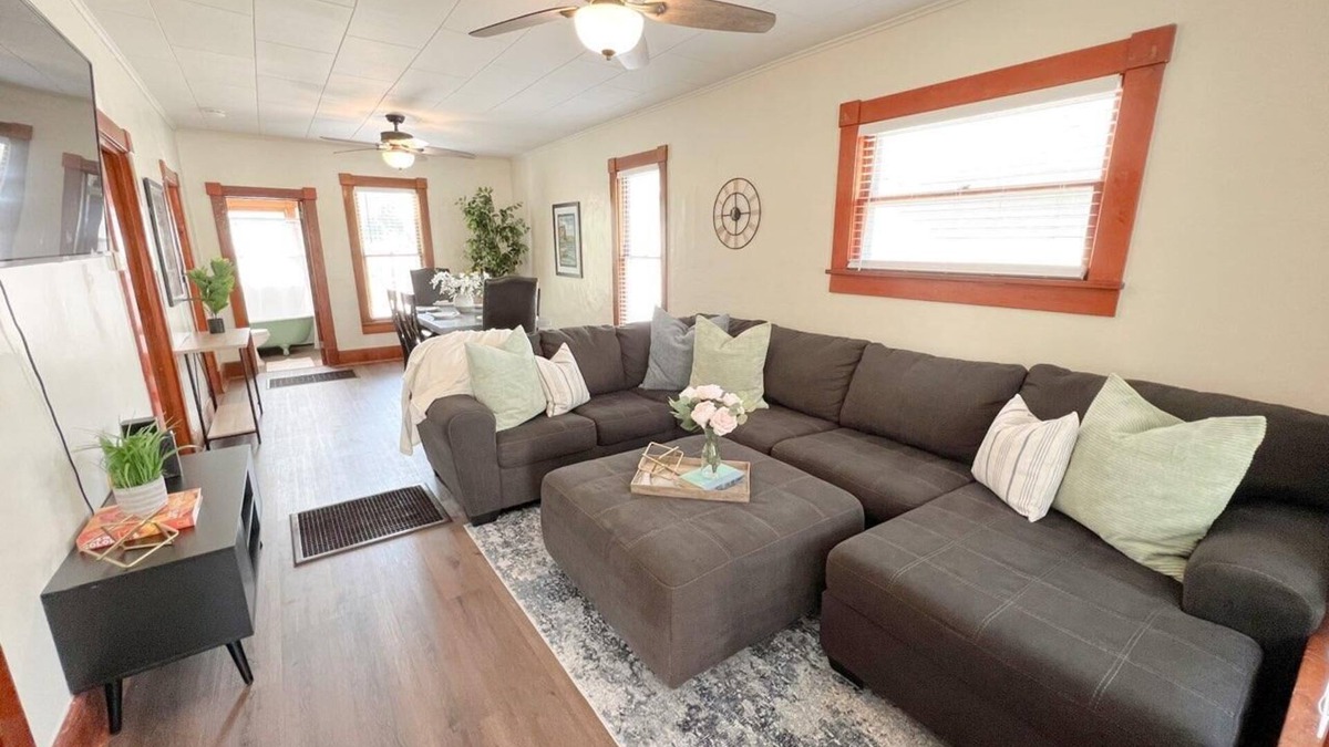 Great Falls House | Cozy 3 bed, 1-bath Dog-Friendly Retreat - Perfect for your Next Getaway!