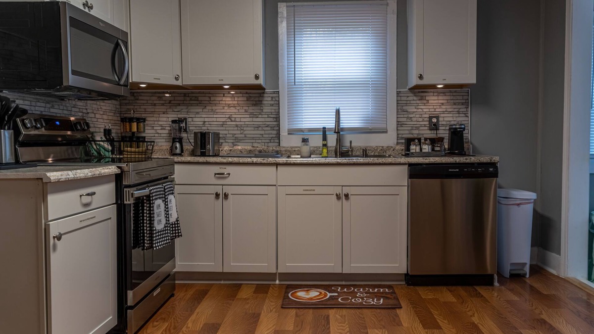 Maiden House | Cozy 3 Bed House w/Free Parking, Netflix & more.