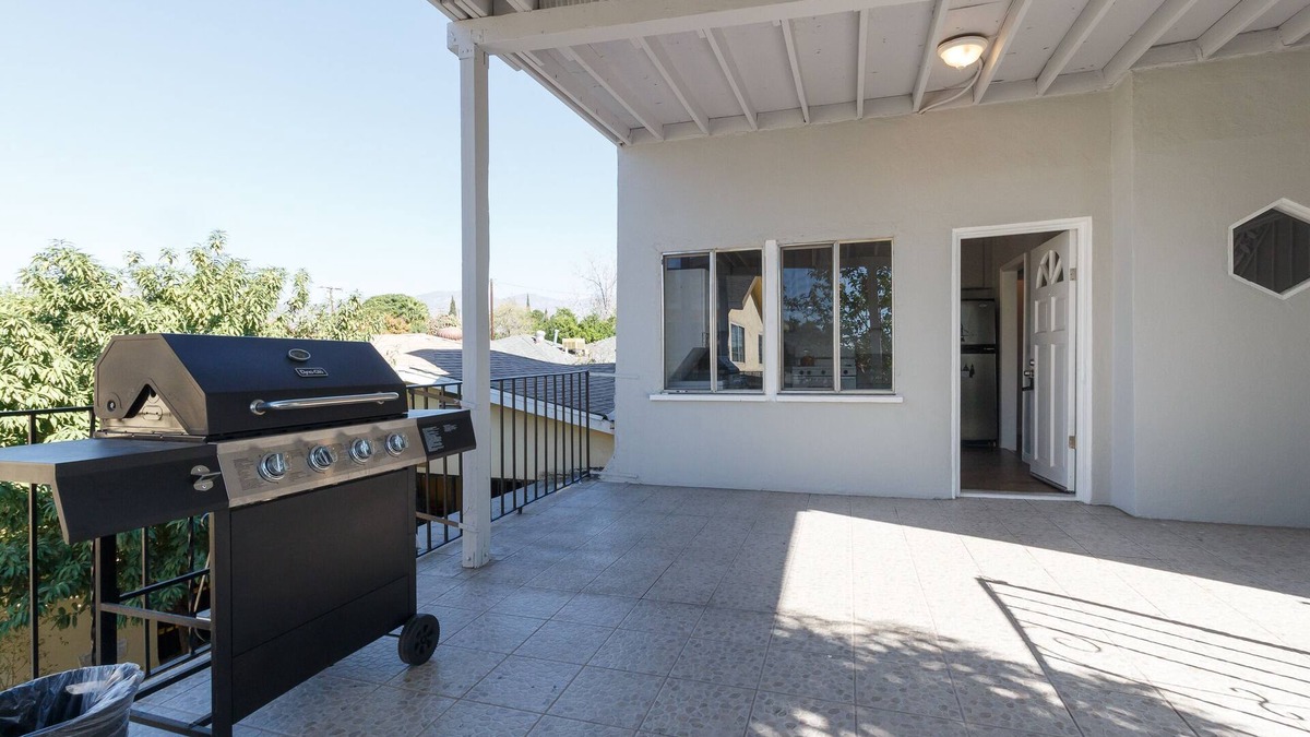 San Fernando Apartment | Cozy 3 bedroom 2 bath apartment in the heart of San Fernando