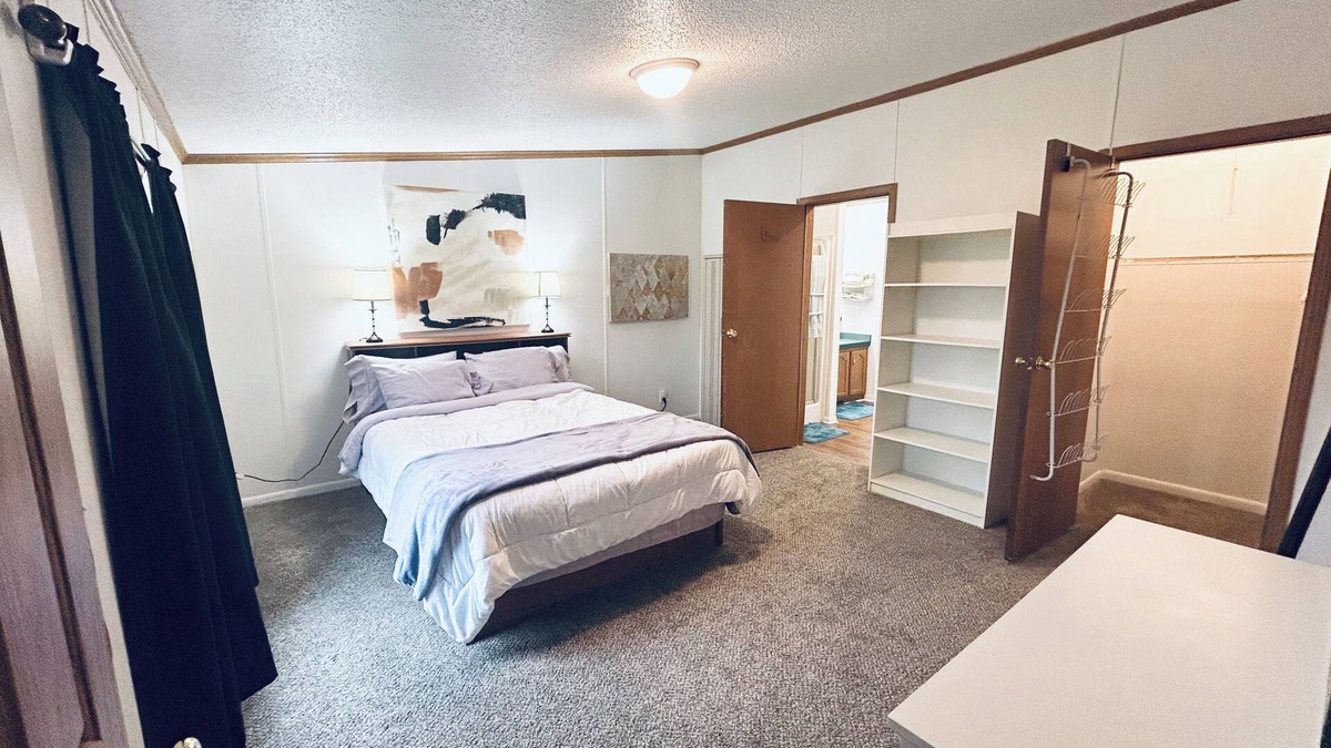 Bryan House | Cozy 3 Bedroom/2 Bath