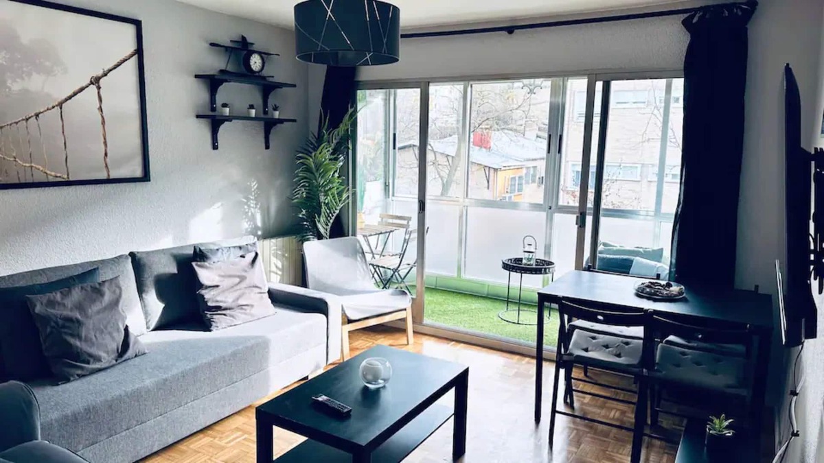Fuencarral Apartment | Cozy 3 Bedroom Apartment in Fuencarral