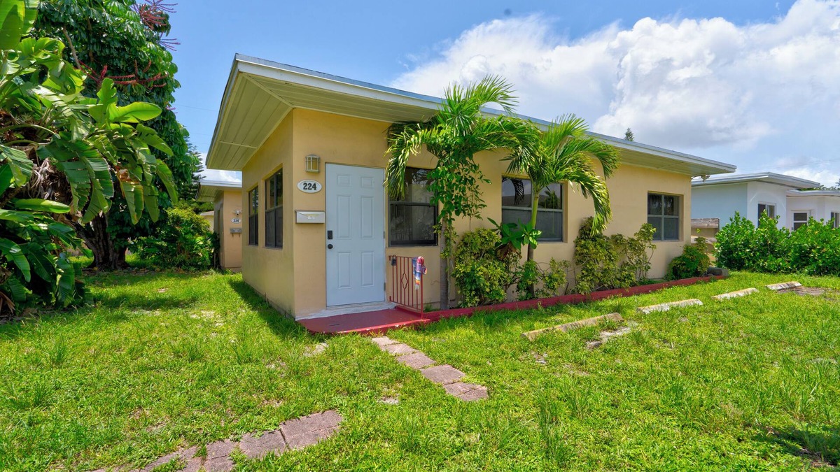 Miami Shores Apartment | Cozy 3-Bedroom apartment in Miami with AC