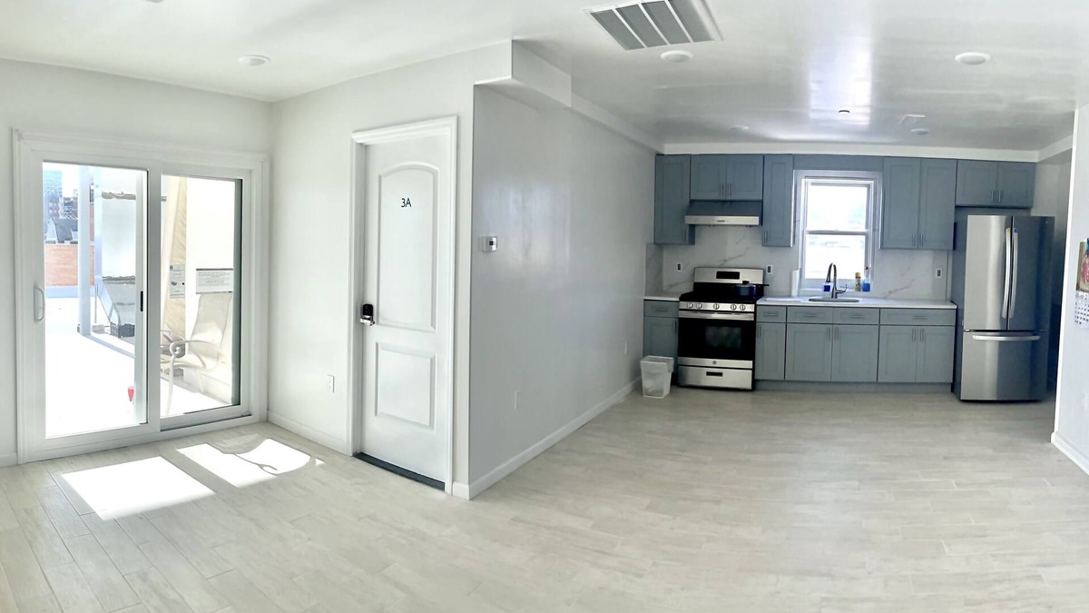 East Flushing Apartment | Cozy 3-bedroom Apartment with Huge Balcony in Delightful Queens with WiFi, AC