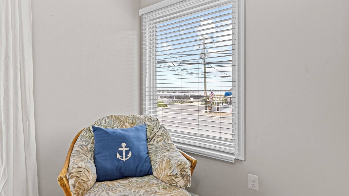 Chic's Beach Condo | Cozy 3-bedroom condo with AC and WiFi in charming Virginia Beach