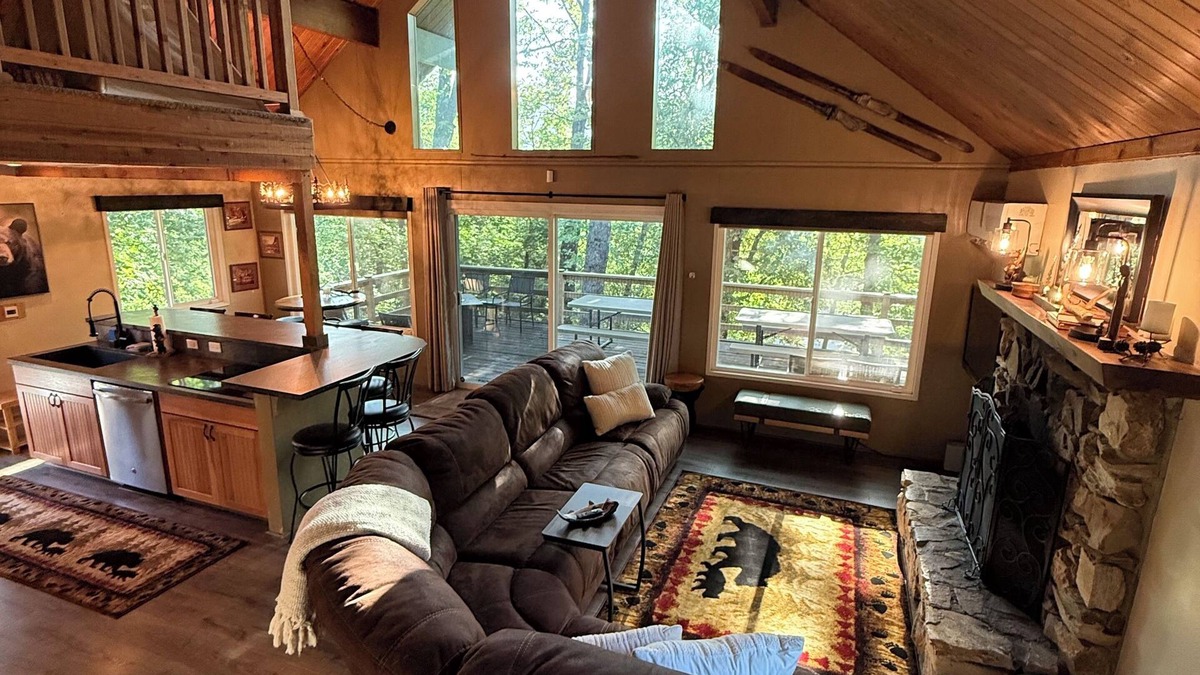 Wishon Cabin | Cozy 3-bedroom cabin in tranquil Wishon at Bass Lake near Yosemite National Park