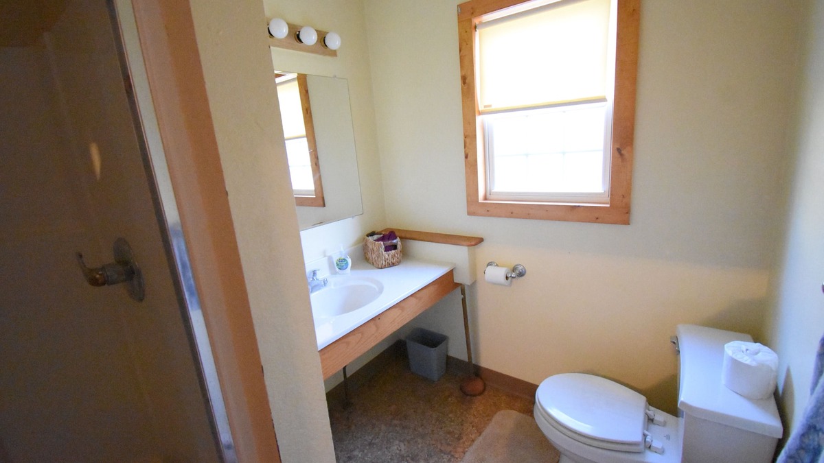 Cass Lake Cabin | Cozy 3-bedroom cabin with WiFi and AC on tranquil lake
