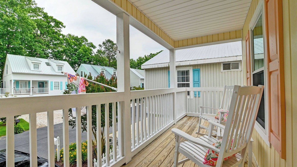 Clearwater Cottage | Cozy 3 Bedroom Cottage located in the Clearwater Community! Dog Friendly, Community Pool, Short Drive to the Beach!