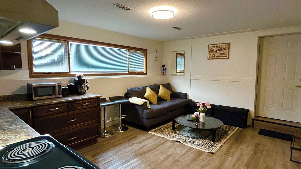 Kamloops House | Cozy 3 bedroom family friendly suite with breathtaking views of mountains.
