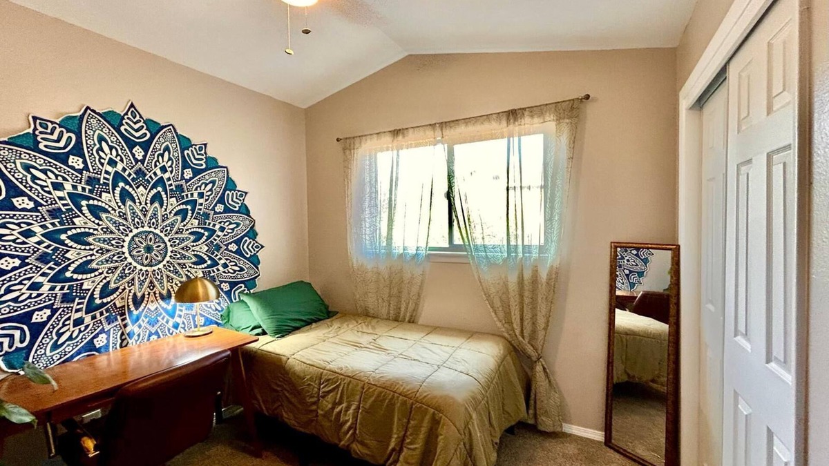 Northeast Heights House | Cozy 3-Bedroom Getaway with Yard, Driveway and Garage