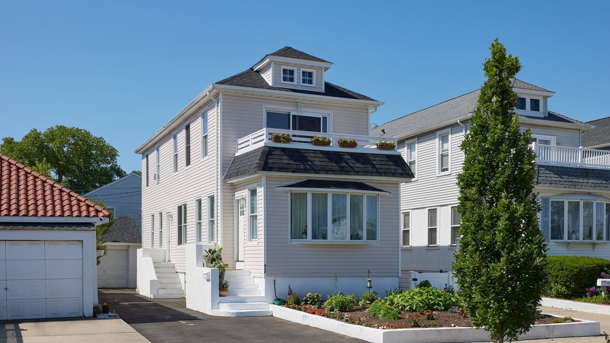Long Beach House | Cozy 3 bedroom home by the beach with designated work space