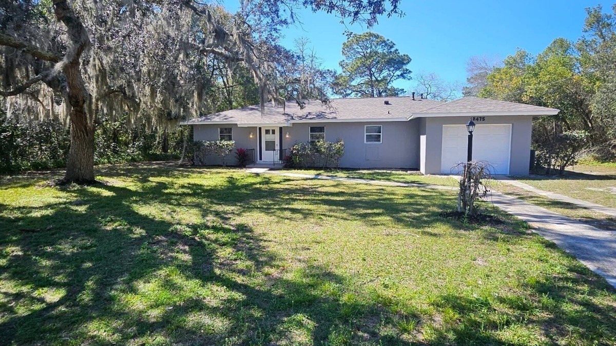 Spring Hill House | Cozy 3-bedroom house in peaceful Spring Hill with WiFi, AC. Sleeps up to 15