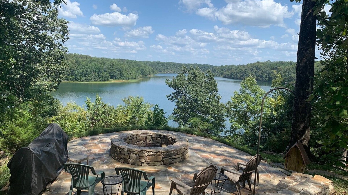 Northport House | Cozy 3-bedroom house on Lake Tuscaloosa with a BEAUTIFUL VIEW.