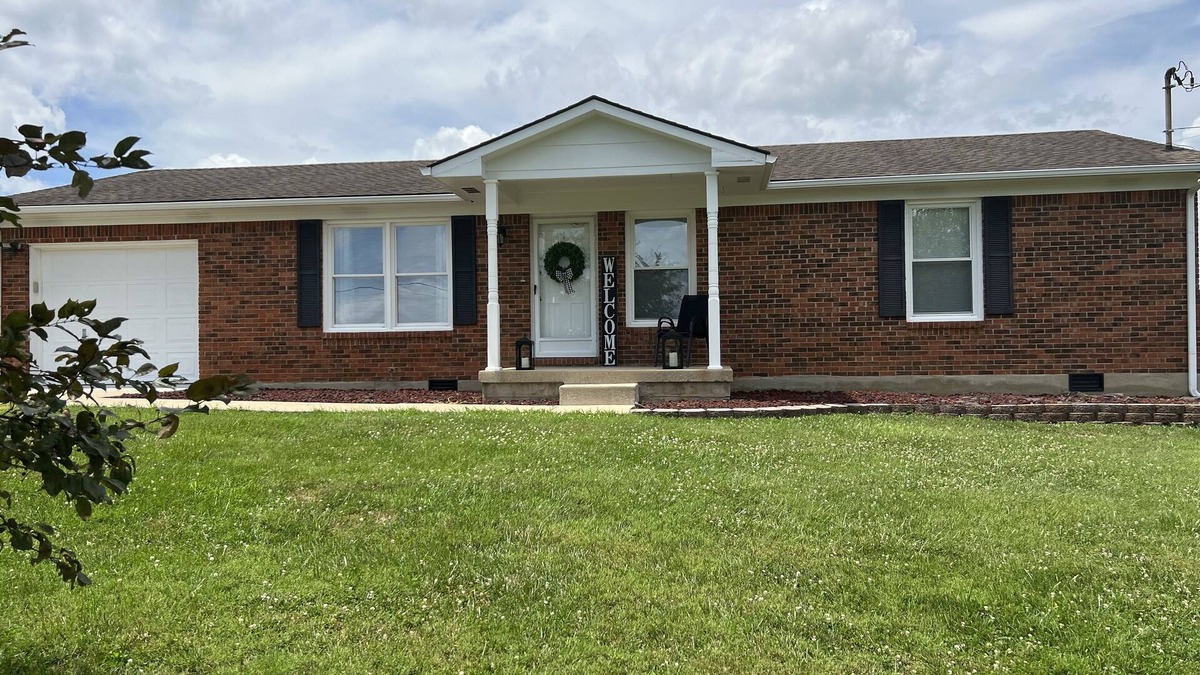 Bardstown House | Cozy 3 bedroom in country , close to town