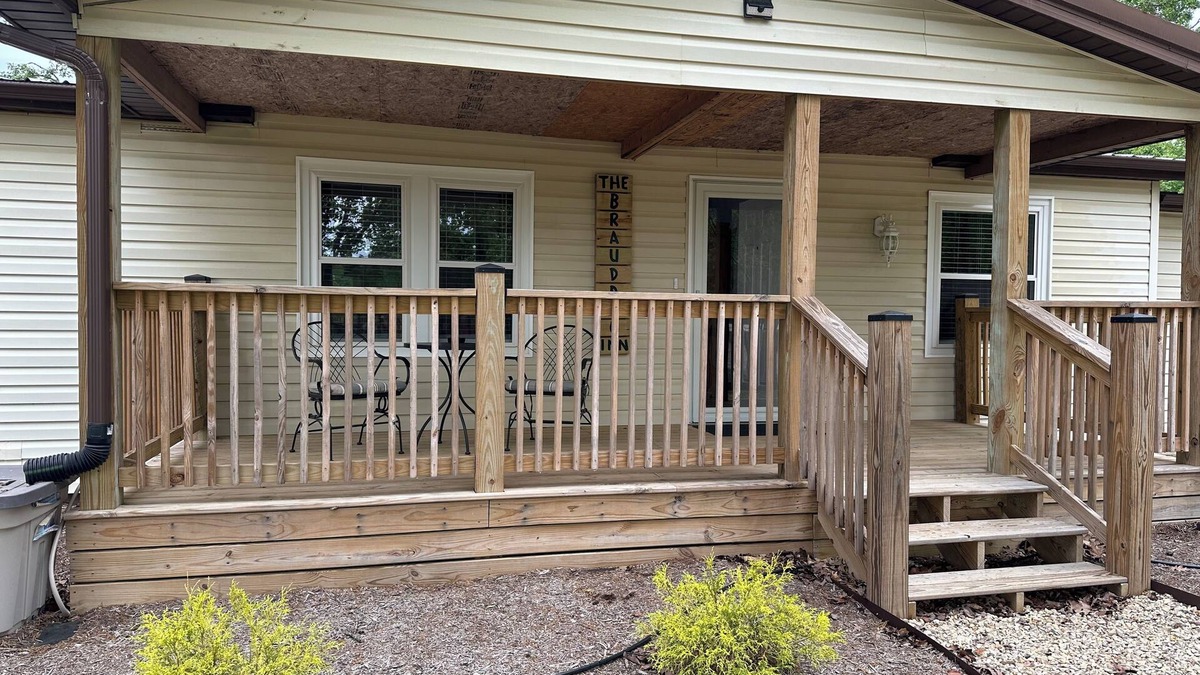 Wappapello House | Cozy 3-bedroom in Wappapello with AC, WiFi and close to the Lake.