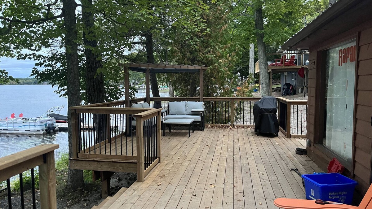 Centre Hastings Cottage | Cozy 3 Bedroom Lakefront Cottage w/Huge Deck Overlooking Lake