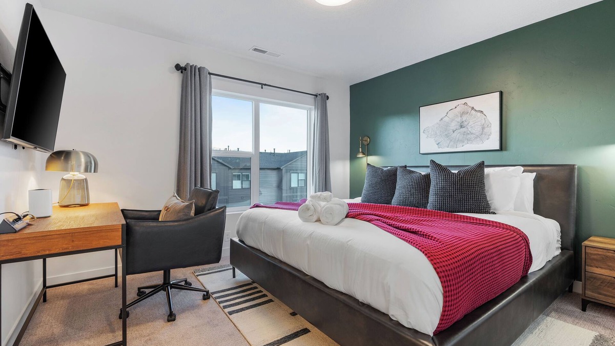 Mountain Green House | Cozy 3-bedroom townhome in Mountain Green with WiFi, AC. 12 min to Snowbasin