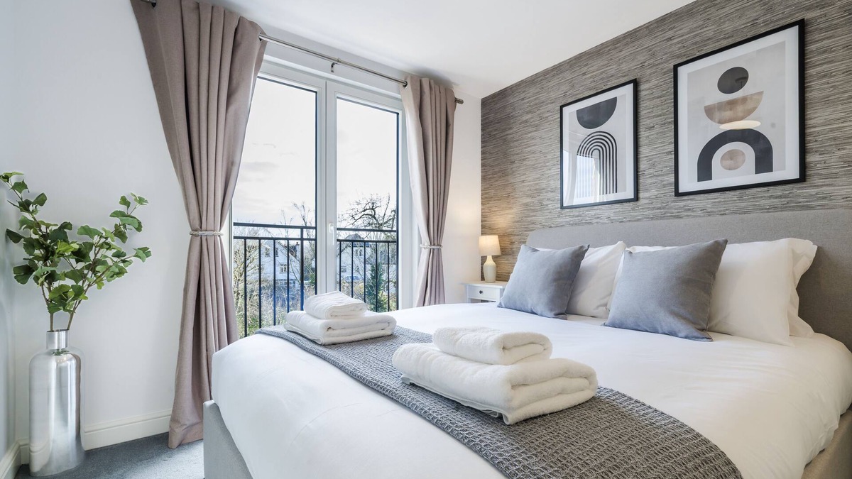 Epsom Cottage | Cozy 3 Bedroom Terrace Cottage in Epsom