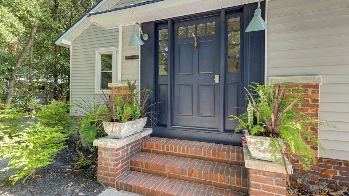 North Charleston House | Cozy 3 Bedroom Retreat in the Heart of Park Circle