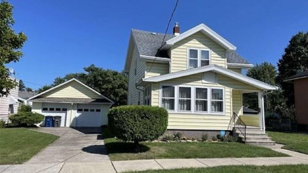 Downtown Toledo House | Cozy 3 bedrooms home.