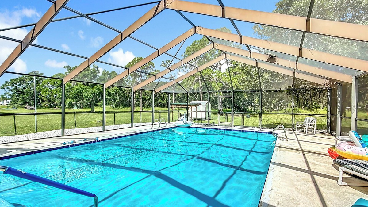 Florida South Atlantic Coast House | Cozy 3 BR home in charming Frostproof with caged saltwater pool. Boat ramp.